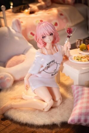 Snail Shell RA-01L Aileen Holiday Relaxation 1/12 Articulated Figure with Fabric T-Shirt